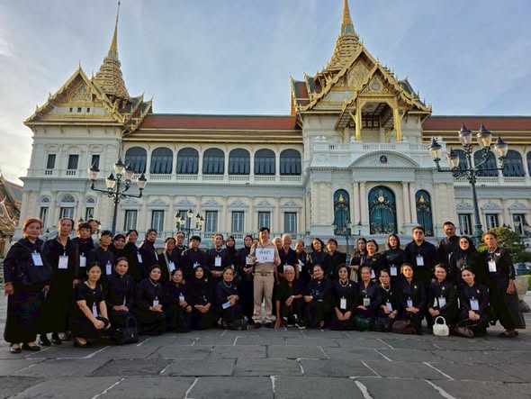 องค์การบริหารส่วนตำบลทุ่งมะพร้าว จัดโครงการศึกษาดูงานอันเนื่องมาจากพระราชดำริและกิจกรรมเข้าเฝ้า กราบถวายบังคับพระบรมศพ สมเด็จพระนางเจ้าสิริกิติ์ พระบรมราชินีนาถ พระบรมราชชนนีพันปีหลวง ระหว่างวันที่ 1-4 มกราคม 2569